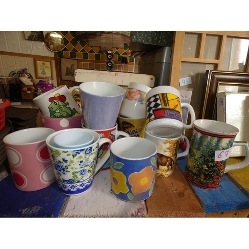 67 - QTY OF ASSORTED MUGS