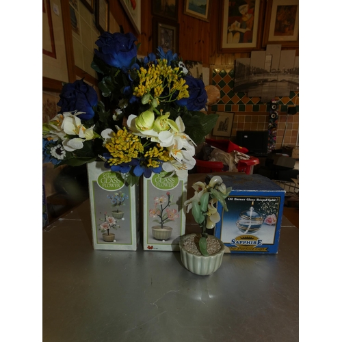 78 - DECORATIVE GLASS FLOWERS AND OIL CANDLE