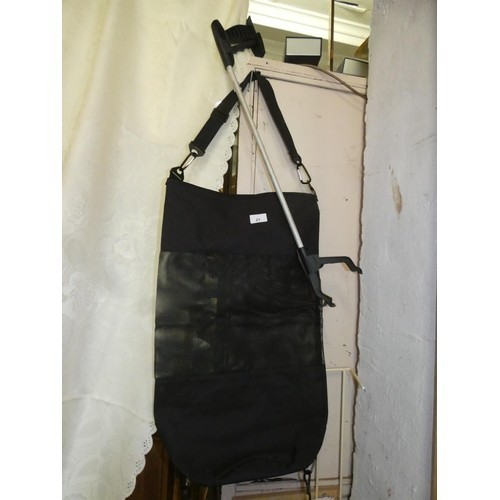 89 - 2 LARGE DEER MESH BIN BAG AND WASTE PICKER