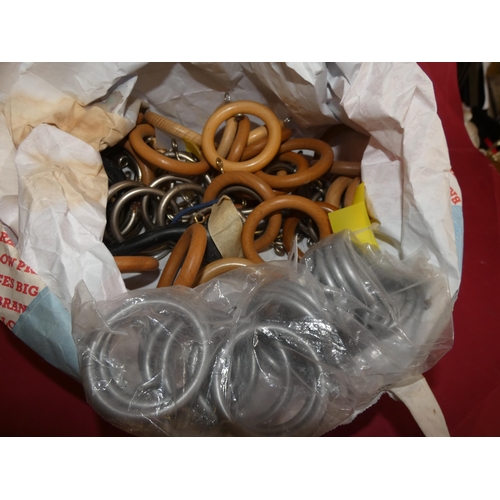 21 - QTY OF CURTAIN RINGS