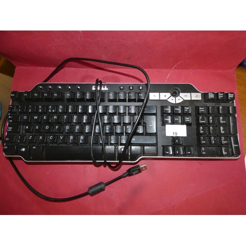 19 - DELL MULTIMEDIA KEYBOARD