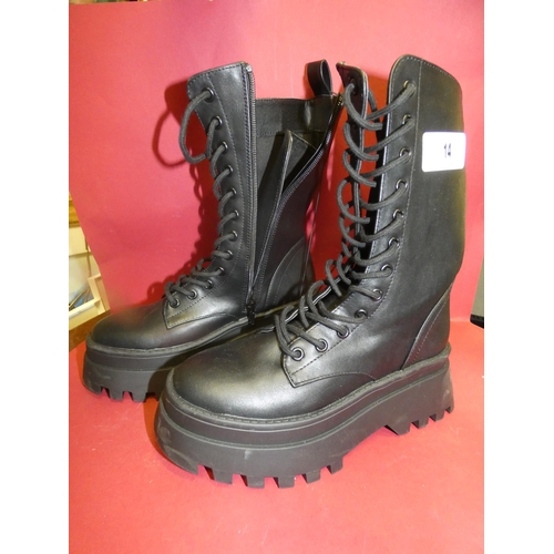 14 - LADIES BOOTS-SIZE 37 new