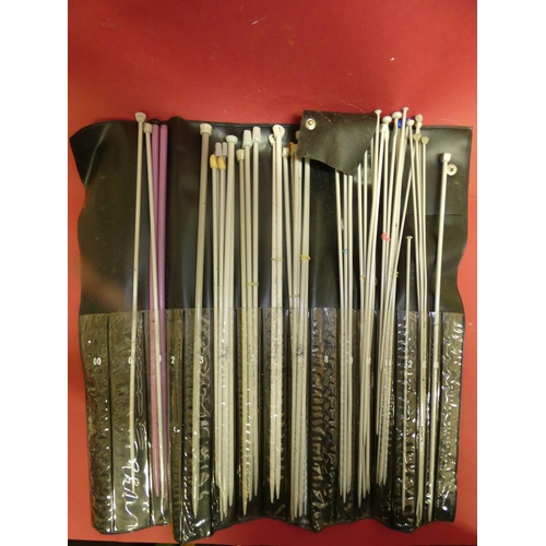 8 - KNITTING NEEDLES SET