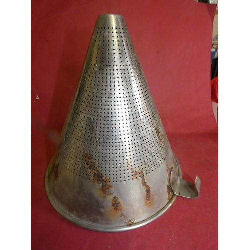 25 - ALUMINUM STRAINER