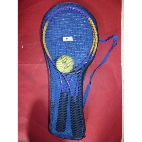 44 - BADMINTON SET