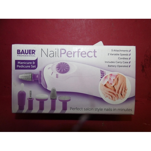 13 - BAUER MANICURE AND PEDICURE SET