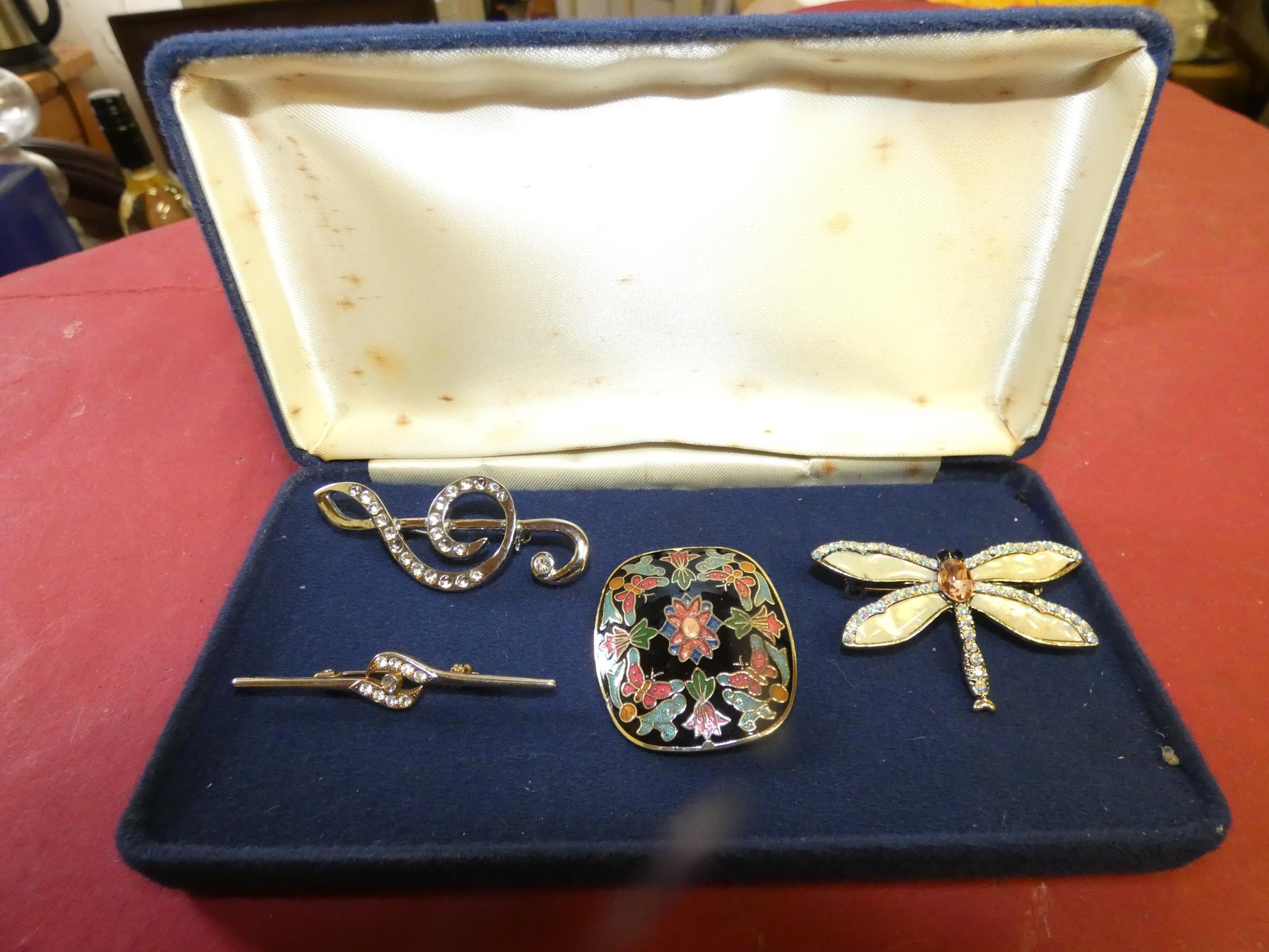 4 RARE VINTAGE LADIES BROOCHES