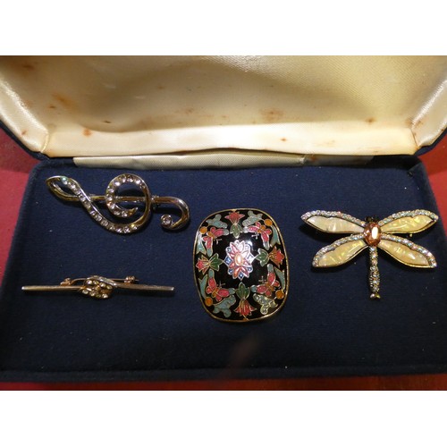 4 RARE VINTAGE LADIES BROOCHES