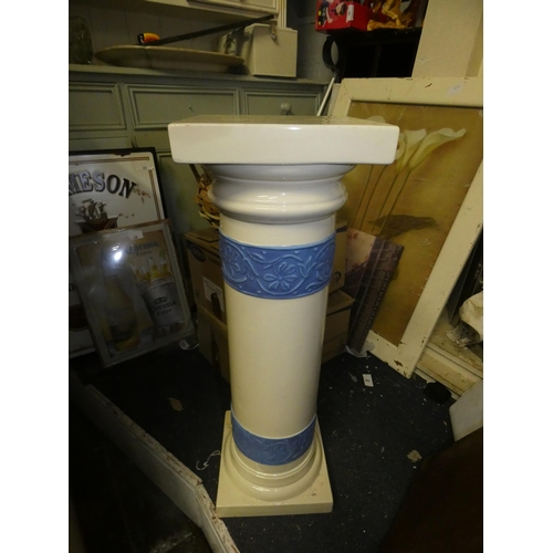 38 - TALL VINTAGE COLUMN STAND