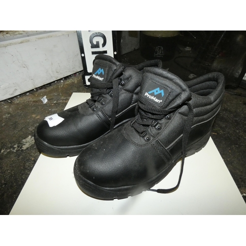 95 - QUALITY SAFETY BOOTS- SIZE 8