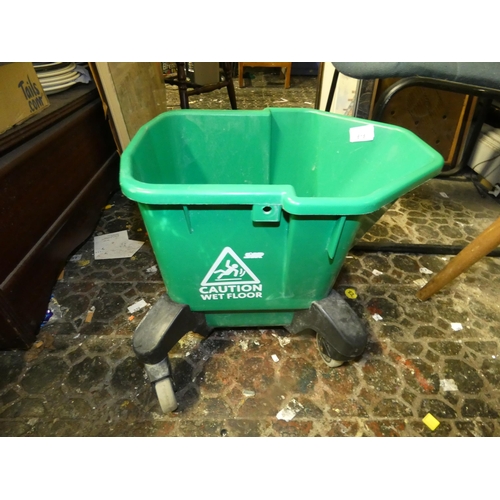 618 - QUALITY GREEN BUCKET