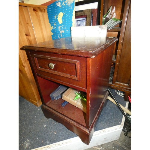 38 - VINTAGE MAHOGANY 1 DRAWER NIGHT STAND