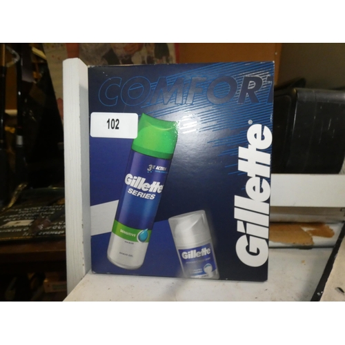 102 - GILLETTE SENSITIVE SERIES GIFT SET