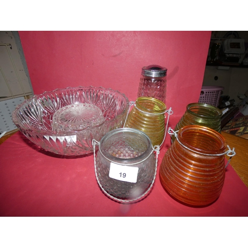 19 - QTY OF CLEAR GLASS CANDLE HOLDERS AND BOWL