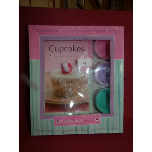 49 - CUPCAKES BAKING KIT