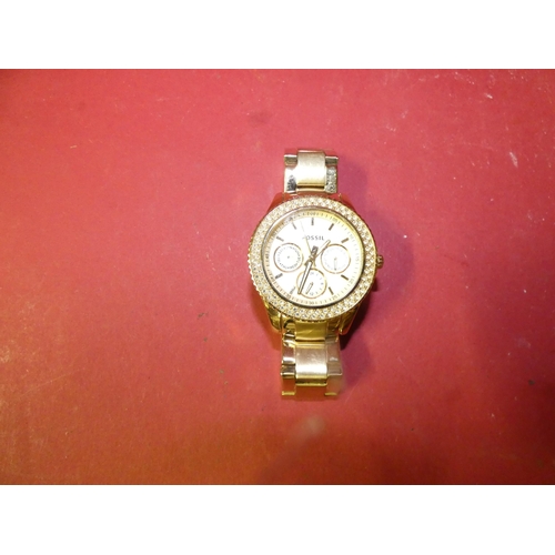 626 - GOLDEN EFFECT FOSSIL LADIES WATCH