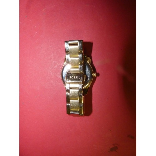 626 - GOLDEN EFFECT FOSSIL LADIES WATCH