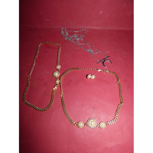 46 - VINTAGE LADIES NECKLACES AND EARRING