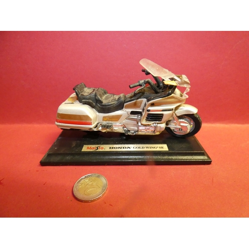 71 - VINTAGE MAISTO HONDA GOLD WINGS MODEL