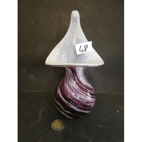 48 - BEAUTIFUL TULIP VASE BY ALUM BAY GLASS