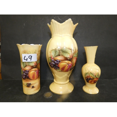 49 - SET OF THREE MIXED VINTAGE AYNLSEY 'ORCHARD GOLD' VASES