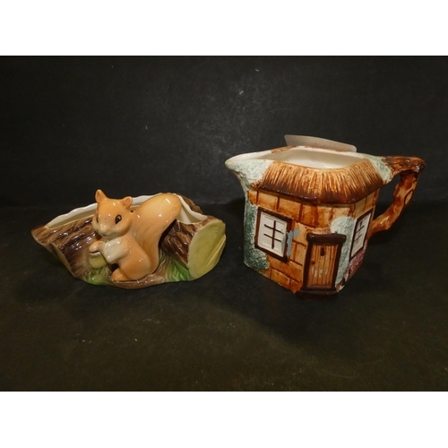 296 - VINTAGE STAFFORDSHIRE TINY TEAPOT AND ROYAL FAUNA HORNSEA SQUIRREL