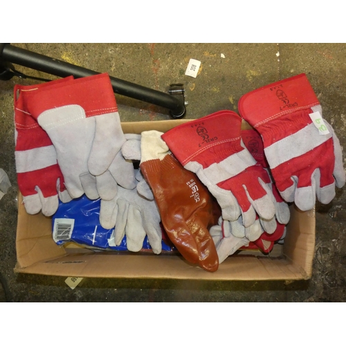 39 - LARGE LOT OF HEAVY DUTY WORK GLOVES