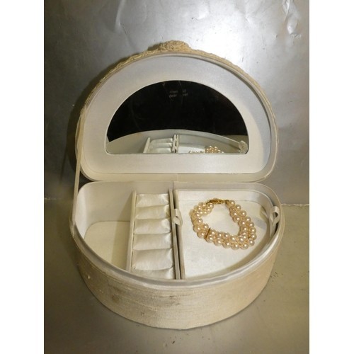 51 - VINTAGE OVAL SHAPE JEWELRY BOX AND PEARL BEADS BRACELET AND GLASS TRAY