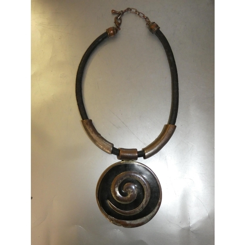 261 - STATEMENT NECKLACE LEATHER BRONZE SILVER PLATE