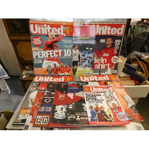 55 - QTY OF VINTAGE MANCHESTER UNITED MAGAZINES