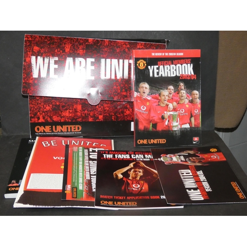 228 - OFFICIAL MAN U MERCHANDISE