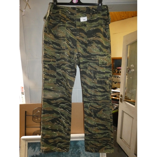 233 - MENS CAMO/HUNTING PANTS