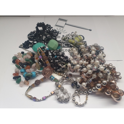 1073 - Large jewellery lot