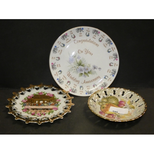 590 - 3 PORCELAIN WALL PLATES : 2 WITH LATTICE BORDER AND LAST SUPPER AND ANOTHER ONE WEDDING ANNIVERSARY