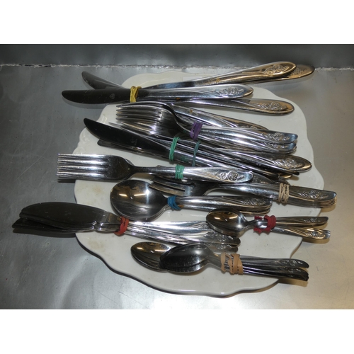 700 - ORNATE PART CANTEEN SET