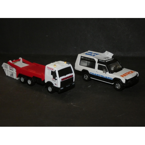 731 - PAIR OF DIE CAST MATCHBOX MODELS