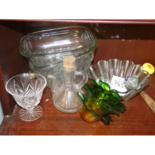 740 - SHELF LOT OF GLASS ITEMS INCL CANDLE HOLDERS , BAKING DISHES ETC