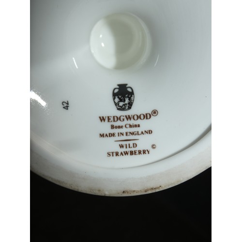 687 - VINTAGE WEDGWOOD 