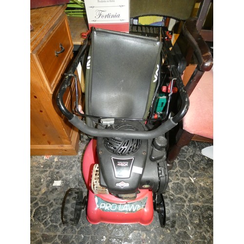 781 - BRIGGS STRATTON 450E PETROL LAWN MOWER