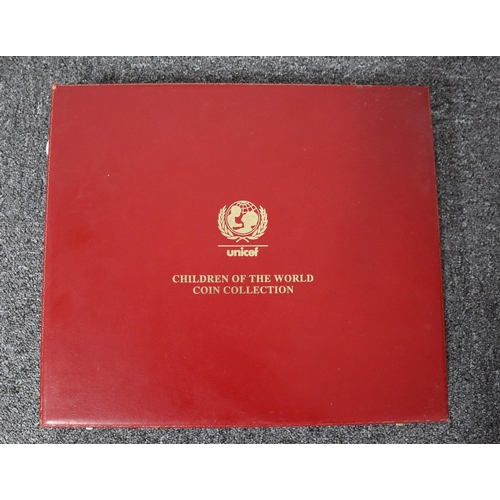 802 - World, UNICEF, Children of the World, sterling silver Proof Coin Collection (24), 1997-2001, 598g / ... 