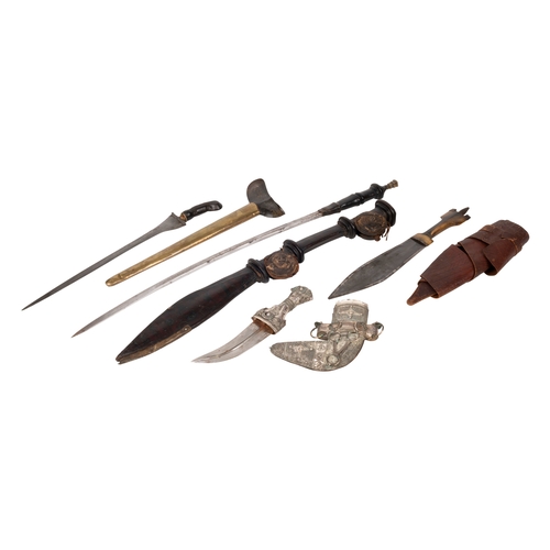 122 - Collection of swords and decorative blades (five plus a plaque)

*Purchaser must be over 18 years ol... 