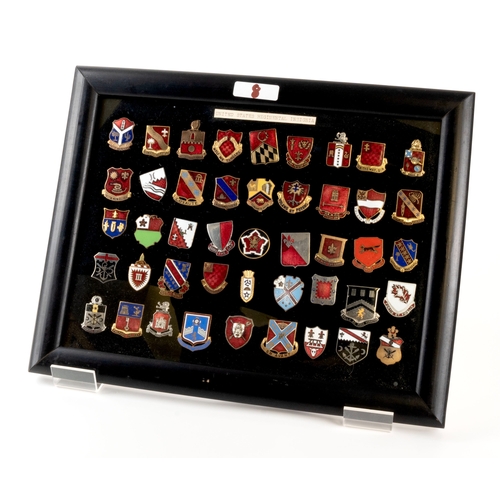 30 - Badges - United States Military Badges, enamelled (45 items)

*All badges etc. are sold as seen