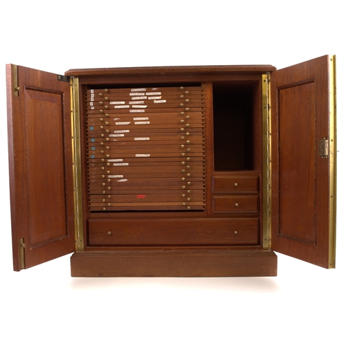 642 - A modern wooden coin cabinet by St Leonards, 45 x 32 x 47cm., comprising 30 trays single-pierced to ... 