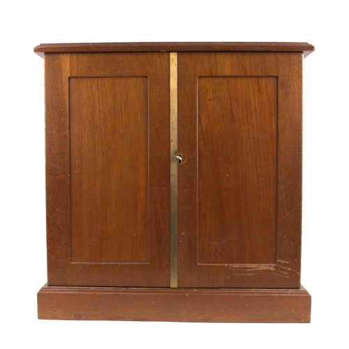 642 - A modern wooden coin cabinet by St Leonards, 45 x 32 x 47cm., comprising 30 trays single-pierced to ... 