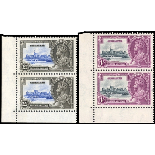 485 - 1935 Silver Jubilee mint selection of varieties comprising ‘Extra Flagstaff’ 6d single, 2d, 1s, both... 