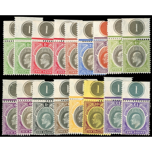 811 - 1904-09 KEVII set to £1, wmk MCA, 17 values comprising the set of 12 plus additional ½d, 1d, 4d, 6d ... 