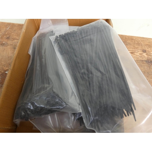 50 - A large quantity of mechanics or vegetable ties