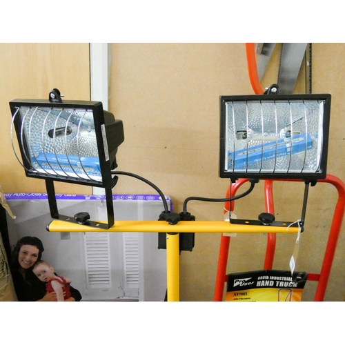 8 - A new twin head telescopic adjustable halogen spotlight