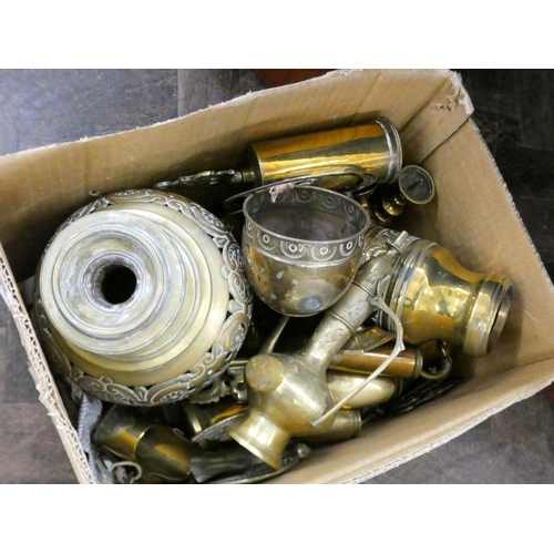 325 - A quantity of assorted brass items, shell case, copper jug etc