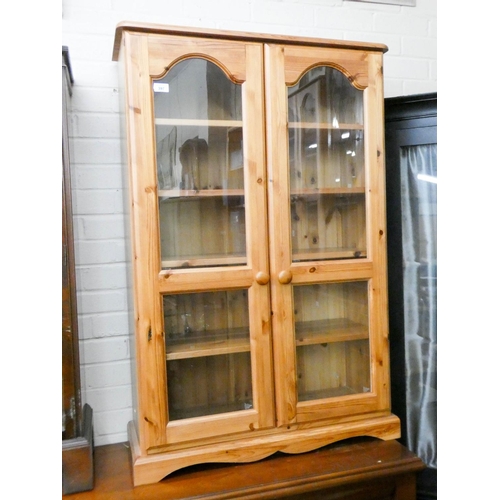 397 - A modern pine glazed two door bookcase 2'6 wide